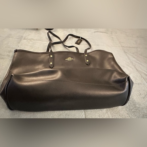 COACH - Cross-grain black leather city tote - Picture 2 of 7